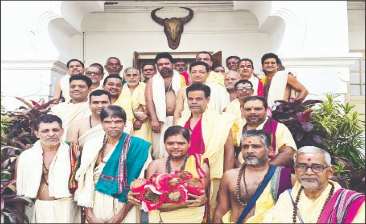  ଶ୍ରୀନଅରରେ ୨୪ ବ୍ରାହ୍ମଣ ବରଣ: ସହସ୍ର କୁମ୍ଭାଭିଷେକ ପରେ ଦେବୀପୀଠରେ ପୂଜା ଆରମ୍ଭ