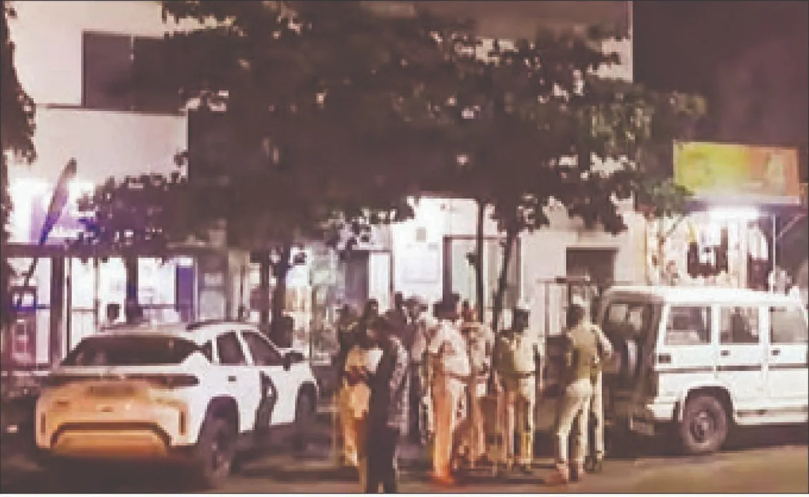  କର୍ଣ୍ଣାଟକରେ ଚାଞ୍ଚଲ୍ୟକର ବ୍ୟାଙ୍କ ଡକାୟତି: ଏସ୍‌ବିଆଇରୁ ଲୁଟିନେଲେ ୫୯ କିଲୋ ସୁନା ଓ ୮ କୋଟି ଟଙ୍କା