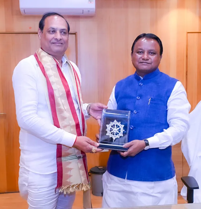  ମେଗା ରକ୍ତଦାନ ଶିବିର ଆୟୋଜନ କରି ମୁଖ୍ୟମନ୍ତ୍ରୀଙ୍କ ଦ୍ବାରା ସମ୍ବର୍ଦ୍ଧିତ ହେଲେ ଟିଟଲାଗଡ଼ ବିଧାୟକ