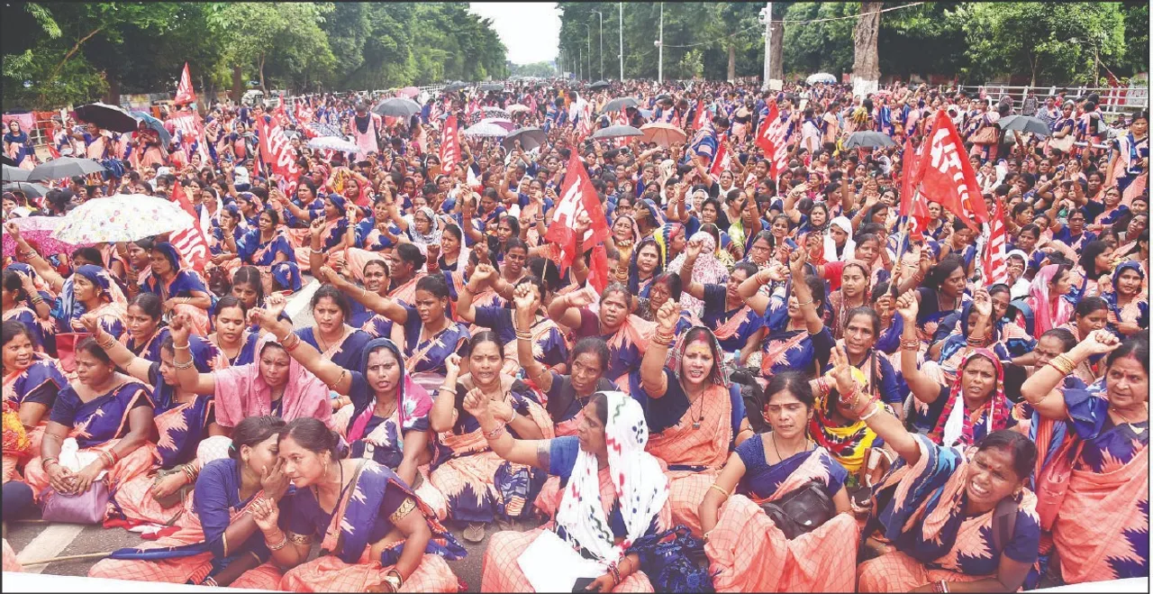  ଗୋଷ୍ଠୀ ସହାୟିକାଙ୍କ ବିକ୍ଷୋଭ