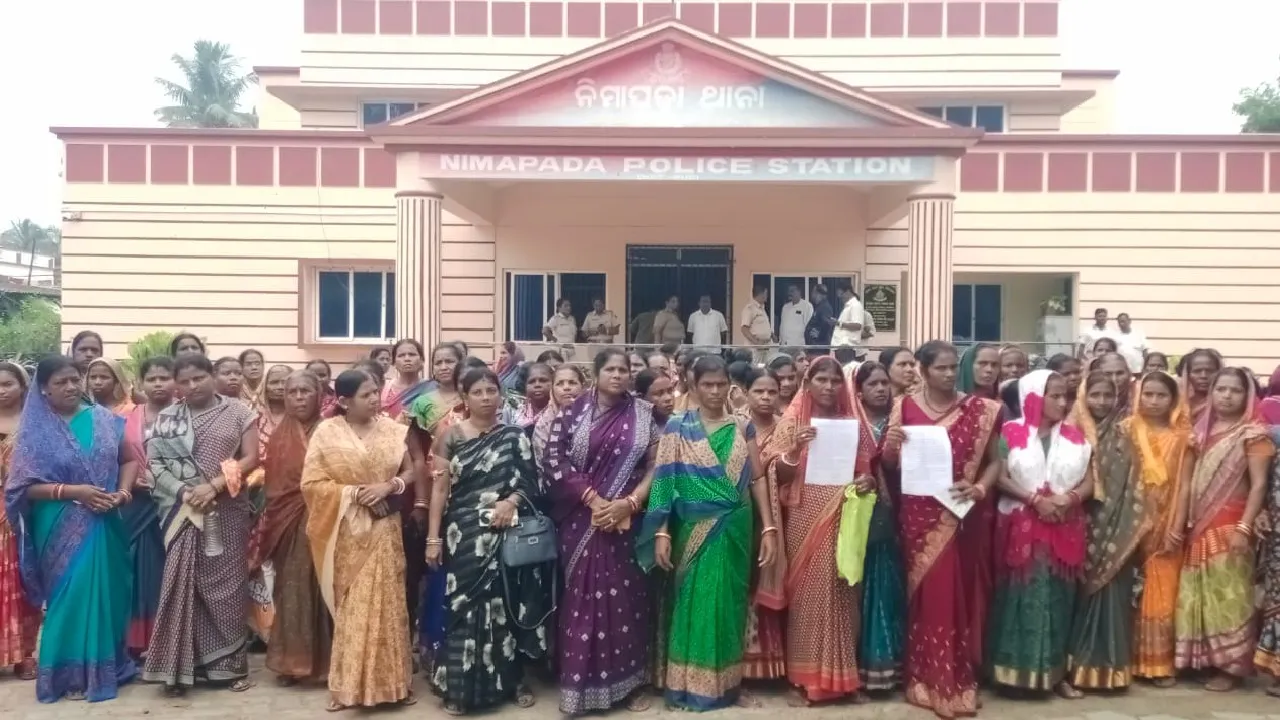  ବିଡ଼ିଓଙ୍କ ନାମରେ ଅଭିଯୋଗ ଆଣିଲେ ଦୁଇ ମହିଳା
