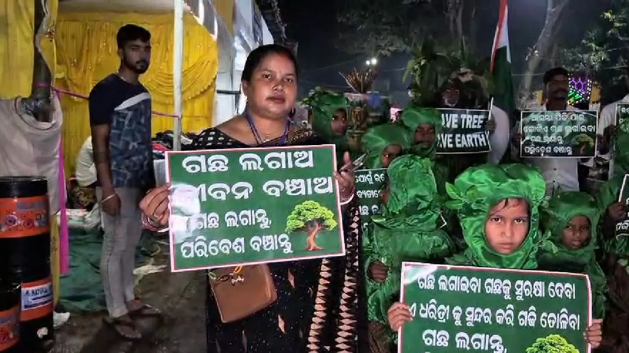  ଗଛ ବେଶରେ ଚିନ୍ମୟୀ ଦାସ, ବୃକ୍ଷର ଯତ୍ନ ପାଇଁ ଦେଲେ ପ୍ରେରଣା