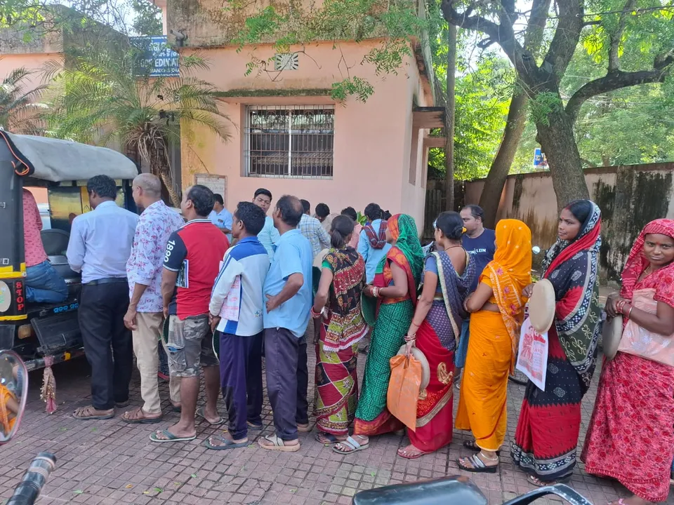  ଦିବ୍ୟାଙ୍ଗ ମେଳା ପାଇଁ ଆସିଥିବା  ଟିଫିନ ନ ଦେବା ସହ ନିମ୍ନ ମାନର ମିଲ୍ ଧରାଇ ସରକାରୀ ଅର୍ଥ ଚଳୁ