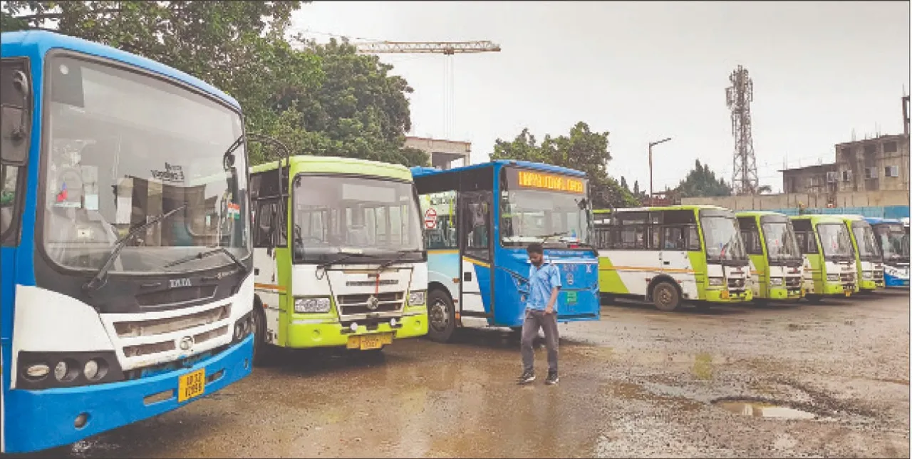  ‘ଆମ ବସ୍’ରେ ଯାତ୍ରା ପାଇଁ ଅଧିକାରୀ ଅନିଚ୍ଛୁକ: ସପ୍ତାହକୁ ୨ଥର ଯାତ୍ରା କରିବାକୁ ଥିଲା ନିର୍ଦ୍ଦେଶ