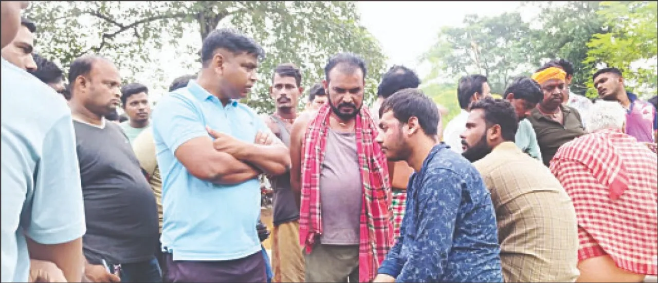  ରାତିଅଧରେ ଯୁବତୀଙ୍କୁ ଅପହରଣ ଉଦ୍ୟମ ପଣ୍ଡ: ଭଡ଼ାଟିଆ ଗୁଣ୍ଡା ସହ ହତାଶିଆ ପ୍ରେମିକ ଅଟକ, କାର୍‌ରୁ ପେଟ୍ରୋଲ ଭର୍ତ୍ତି ବୋତଲ ଜବତ