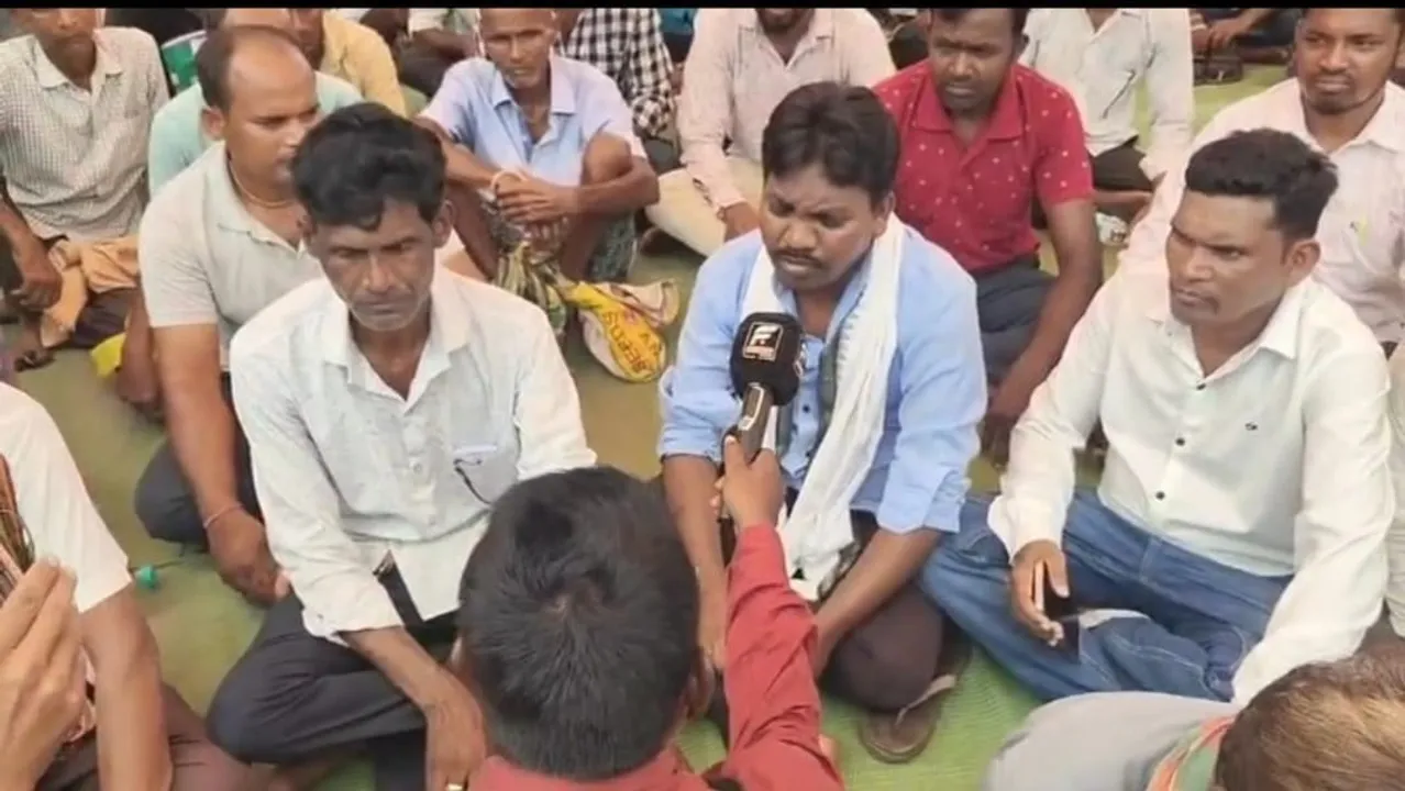  ହତ୍ୟାକାରୀକୁ ଗିରଫ ଦାବିରେ  ଥାନା ଘେରାଉ କଲେ ସ୍ଥାନୀୟ ଲୋକେ