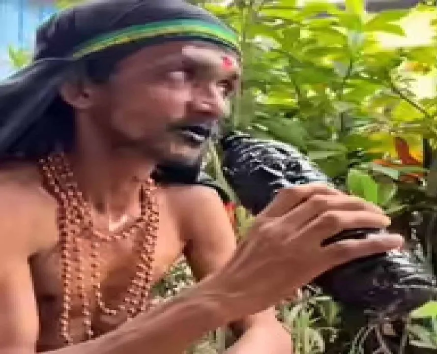  ଦିନକୁ ୮ ଲିଟର ଇଞ୍ଜିନ୍‌ ଅଏଲ୍‌ ପିଅନ୍ତି ଅଏଲ୍‌ କୁମାର
