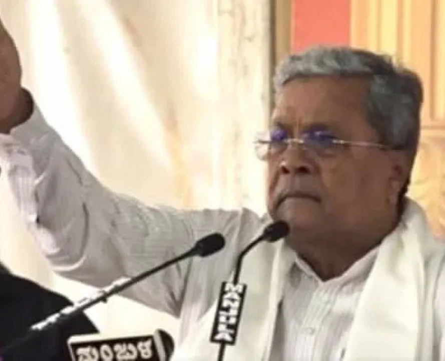  ଦଶହରା ଉଦ୍‌ଘାଟନୀ ଉତ୍ସବରେ ଦର୍ଶକଙ୍କୁ ଗାଳିଦେଲେ ସିଦ୍ଦରମୈୟା