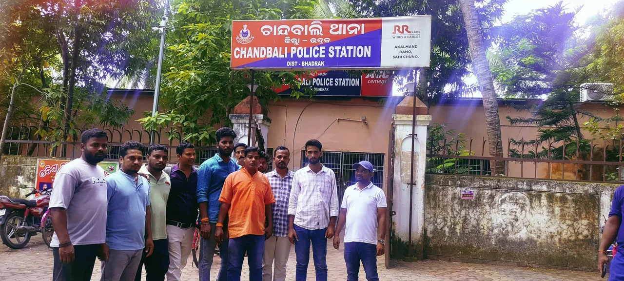  ରନ୍ଧା ହେଉଥିବା ସମୟରେ ଚାନ୍ଦବାଲି ବଡବଜାରରୁ ଗୋମାଂସ ଜବଦ କଲା ପୁଲିସ; ଯୁବକ ଗିରଫ