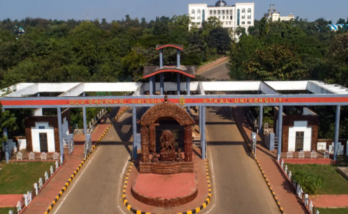  ସରକାରୀ ପାଣ୍ଠିରେ ଅଏସ୍‌ କରୁଥିଲେ କୁଳପତି: ବାସଭବନରେ ପକାଇଥିଲେ ବିଳାସପୂର୍ଣ୍ଣ ସୋଫା