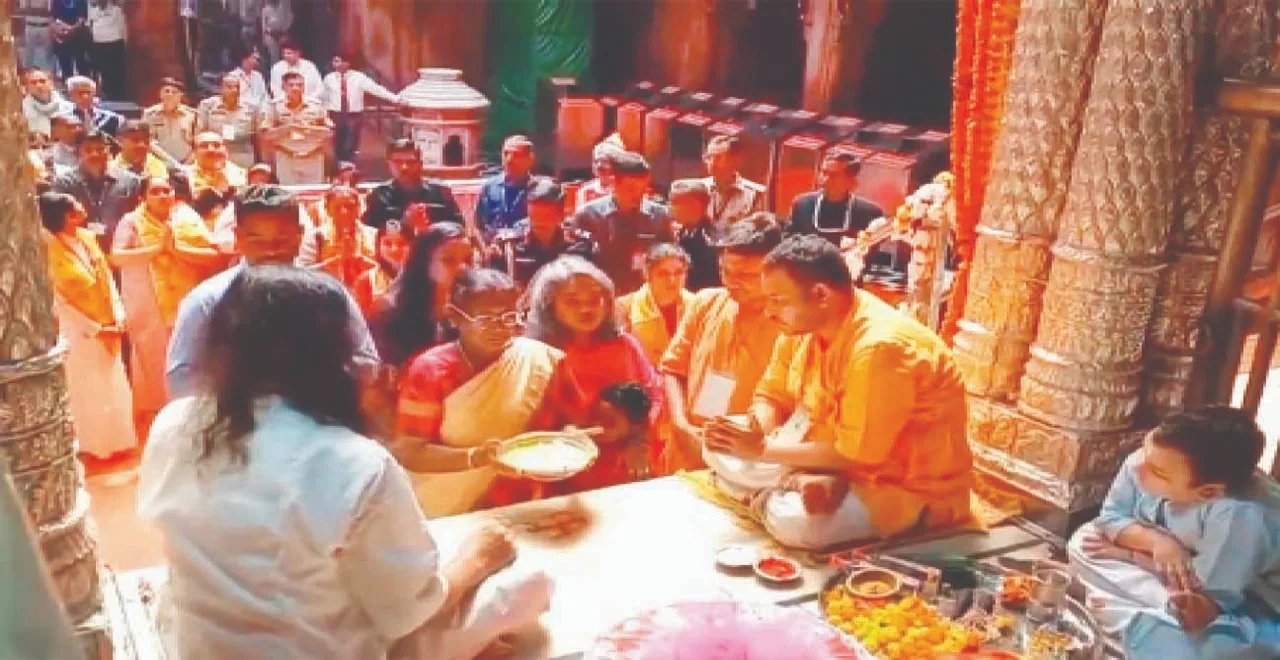  ବାଙ୍କେବିହାରୀ ମନ୍ଦିରରେ ପୂଜାର୍ଚ୍ଚନା କଲେ ରାଷ୍ଟ୍ରପତି ଦ୍ରୌପଦୀ ମୁର୍ମୁ