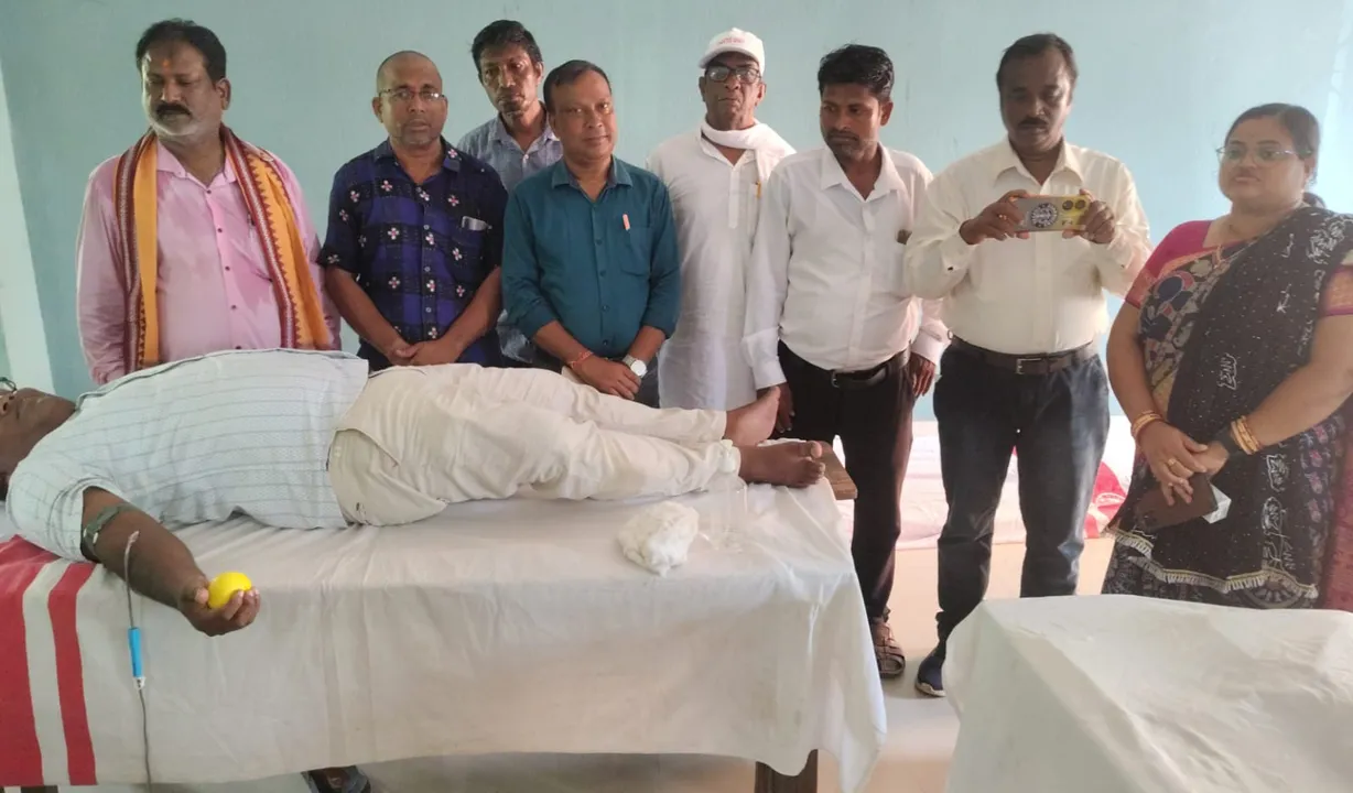  ସମ୍ବାଦ ଆମ ଓଡ଼ିଶା ପକ୍ଷରୁ ଇରମରେ ରକ୍ତଦାନ ଶିବିର