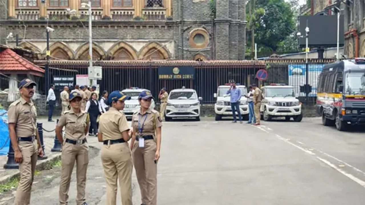  ବୋମା ଧମକ: ଦିଲ୍ଲୀରେ ହାଇଆଲର୍ଟ