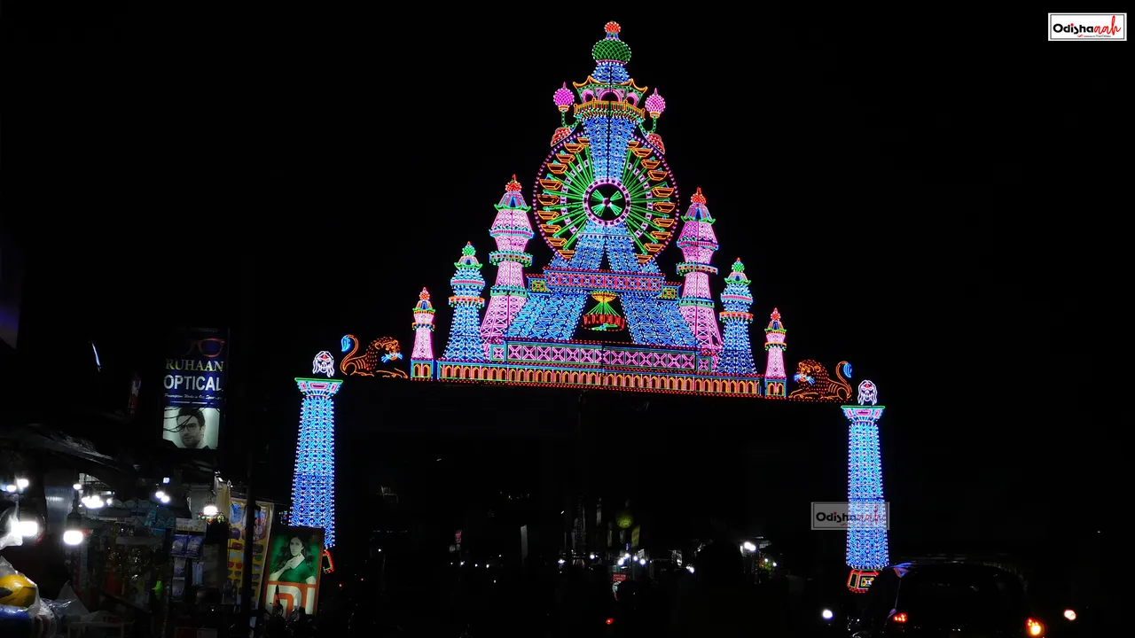  କଟକରେ ଫିକା ପଡ଼ିଲା ଦୁର୍ଗାପୂଜା, ବର୍ଷାରେ ଭାଙ୍ଗିଲା ଲାଇଟ୍ ଗେଟ୍
