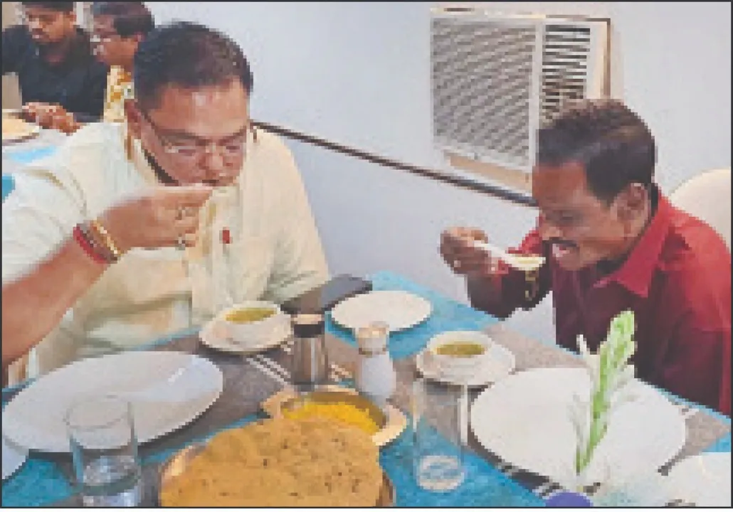  ବଡ଼ପଣିଆ ଦେଖାଇଲେ ଅନୁଗୁଳ ପୌର ନିର୍ବାହୀ ଅଧିକାରୀ: ଅବସର ଦିନଟିକୁ ସ୍ମରଣୀୟ କରିଦେଲେ