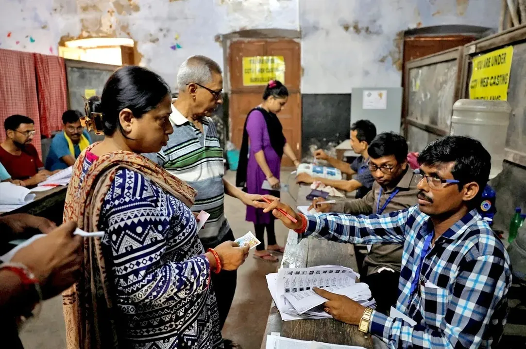  ବଦଳିଲା ନିୟମ: ମତଦାନ କେନ୍ଦ୍ରକୁ ନେଇପାରିବେ ମୋବାଇଲ