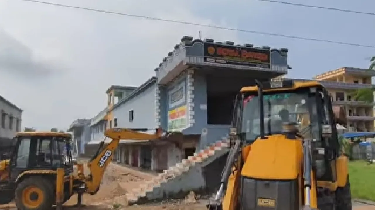  ପୁଣି ଭଦ୍ରକରେ ବୁଲିଲା ବୁଲଡୋଜର