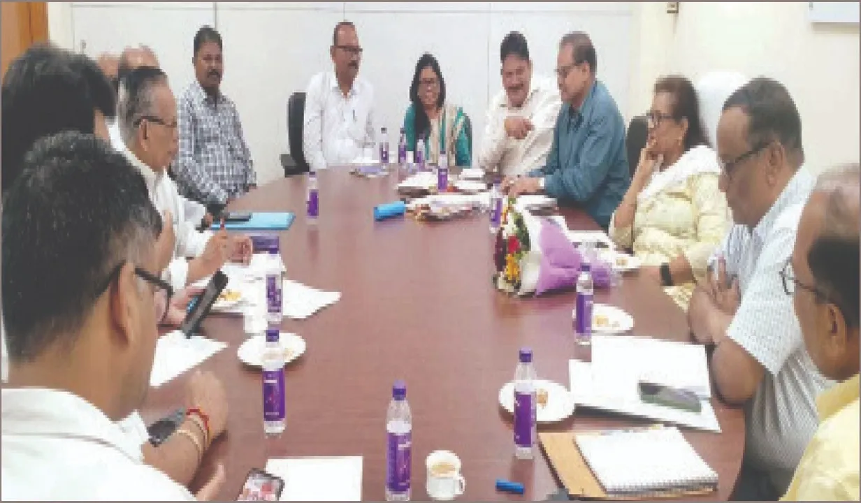  ଦାବି ପୂରଣ ନ ହେଲେ ୨୯ରେ ମୁଖ୍ୟମନ୍ତ୍ରୀଙ୍କ ବାସଭବନ ଘେରାଉ: ପିସିସିଏଫ୍‌ଙ୍କ ସହ କେନ୍ଦୁପତ୍ର କର୍ମଚାରୀ ସଂଘର ଆଲୋଚନା