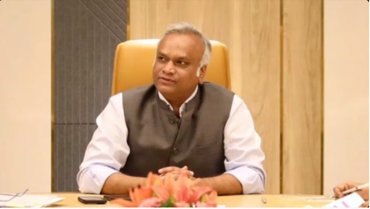  ସ୍କୁଲ-କଲେଜ ପରିସରରେ ଆରଏସଏସକୁ କାର୍ଯ୍ୟକ୍ରମ ପାଇଁ ଅନୁମତି ଦିଅନାହିଁ: ଖଡ଼ଗେ