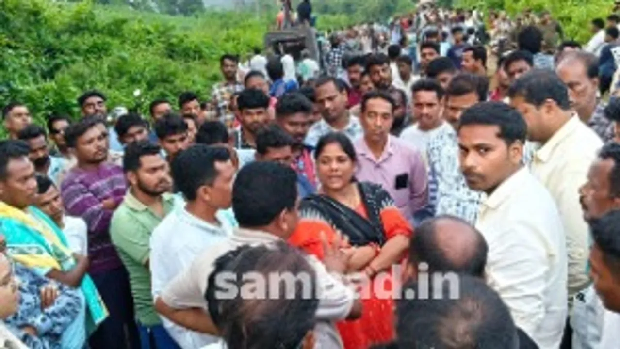  ଦୁଇ ବାଇକ ଆରୋହୀ ମୃତ୍ୟୁ: କ୍ଷତିପୂରଣ ଦାବି କରି ଜାତୀୟ ରାଜପଥ ଅବରୋଧ
