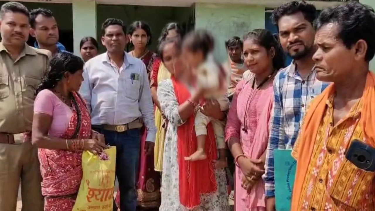  ପରକୀୟା ପ୍ରେମର ପରିଣତି: ବର୍ଷକର ଶିଶୁକନ୍ୟାକୁ ଫିଙ୍ଗି ଦେଇ ଦୁଇ ସନ୍ତାନର ବାପା ସହିତ ଫେରାର ହେଇଗଲେ ମା