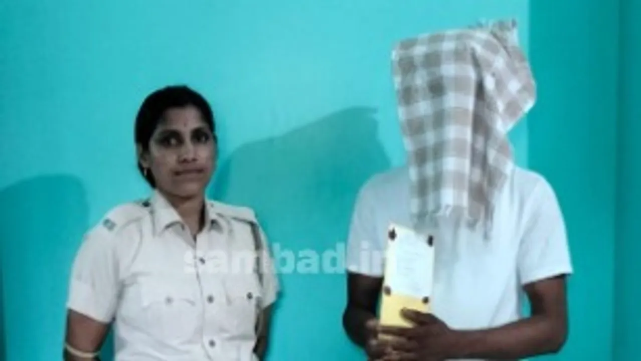  Young man arrested by police in connection with brownsugar sale. Photograph: (sambad.in) 