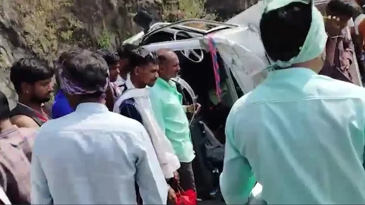  bus accident in Maharastra Photograph: (photo credit : India Today) 