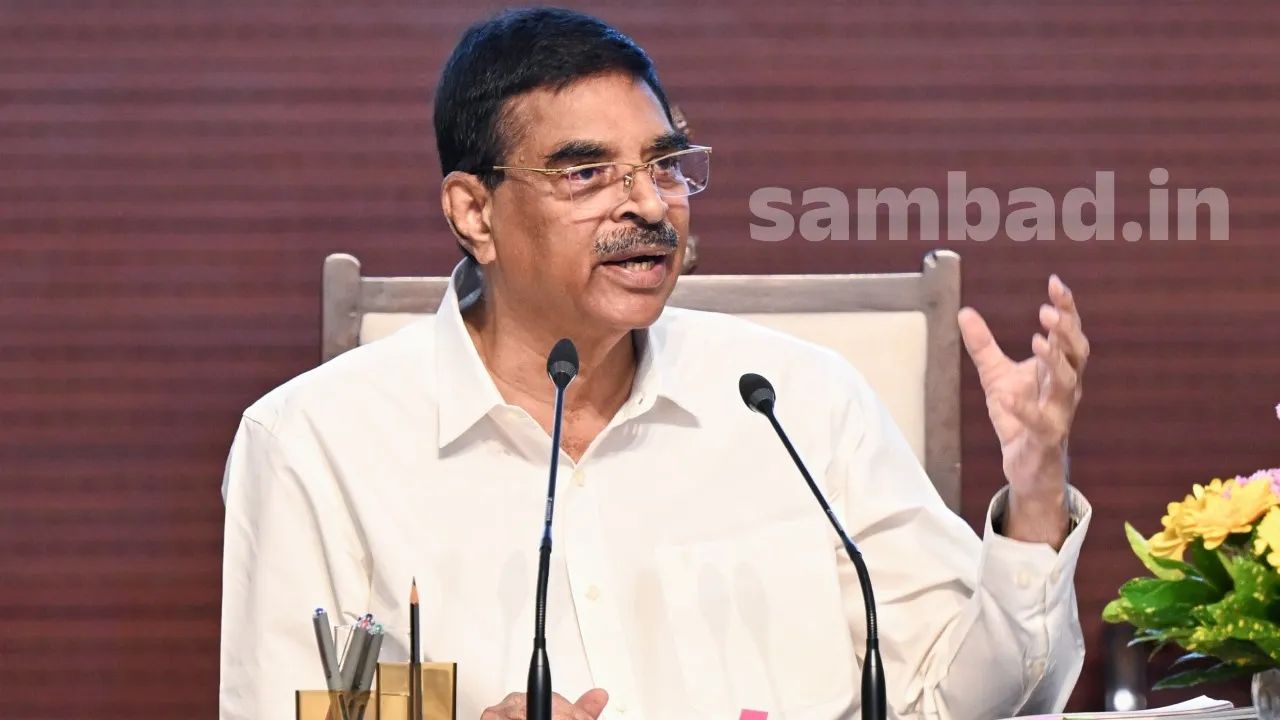  Governor Hari Babu Kambhampati deliver speech to bankers. Photograph: (sambad.in) 
