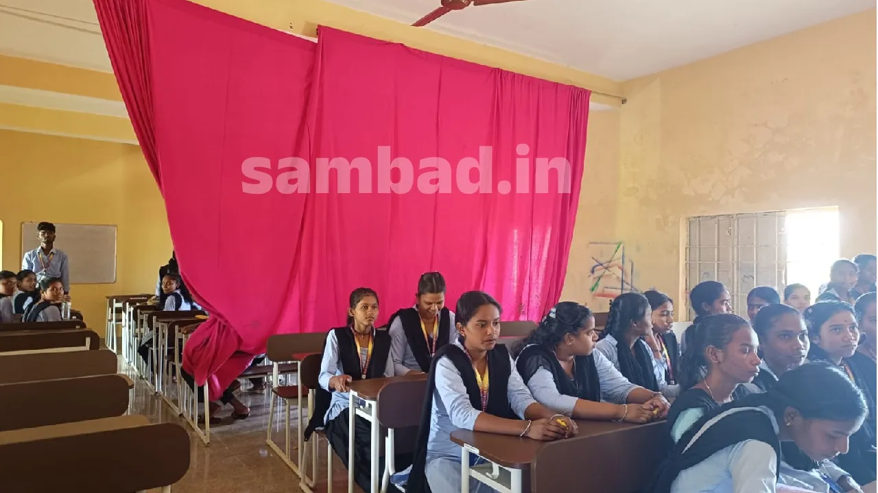  Degree collage operated with tree rooms in Kodinga of Nabarangpur district. Photograph: (sambad.in) 
