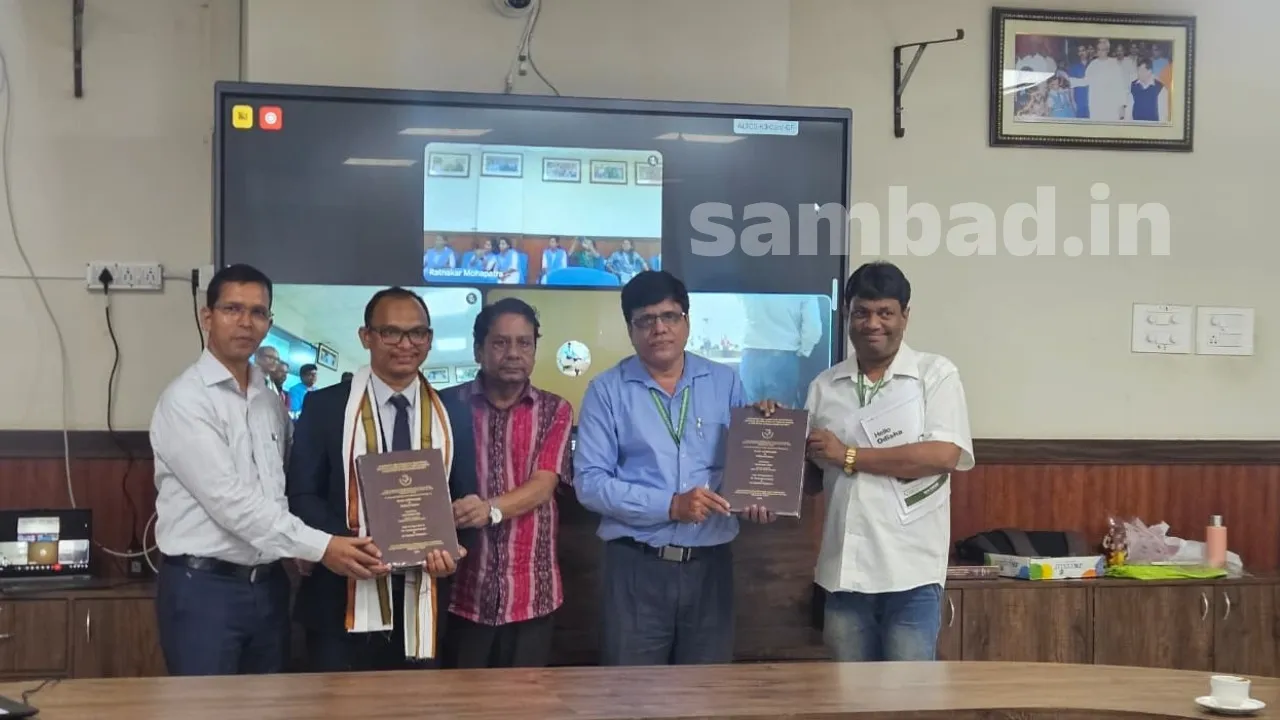  Young man of Malkangiri gets doctored award. Photograph: (sambad.in) 