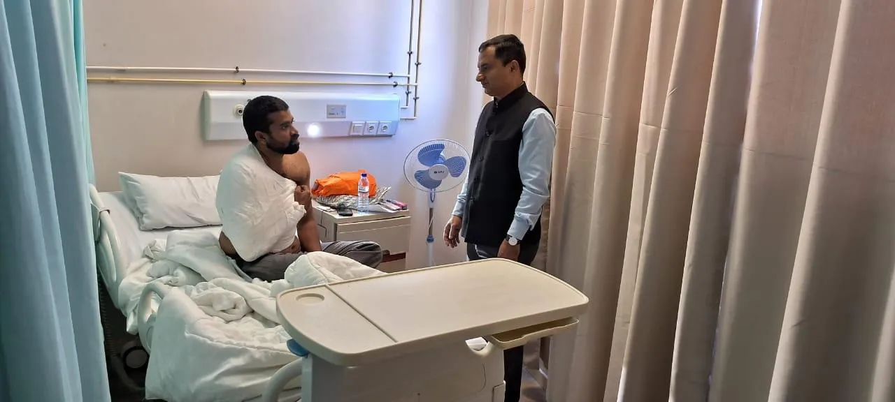  Indian consular officials meets a person rescued in mozambique boat tragedy Photograph: (@IndiainMoz) 