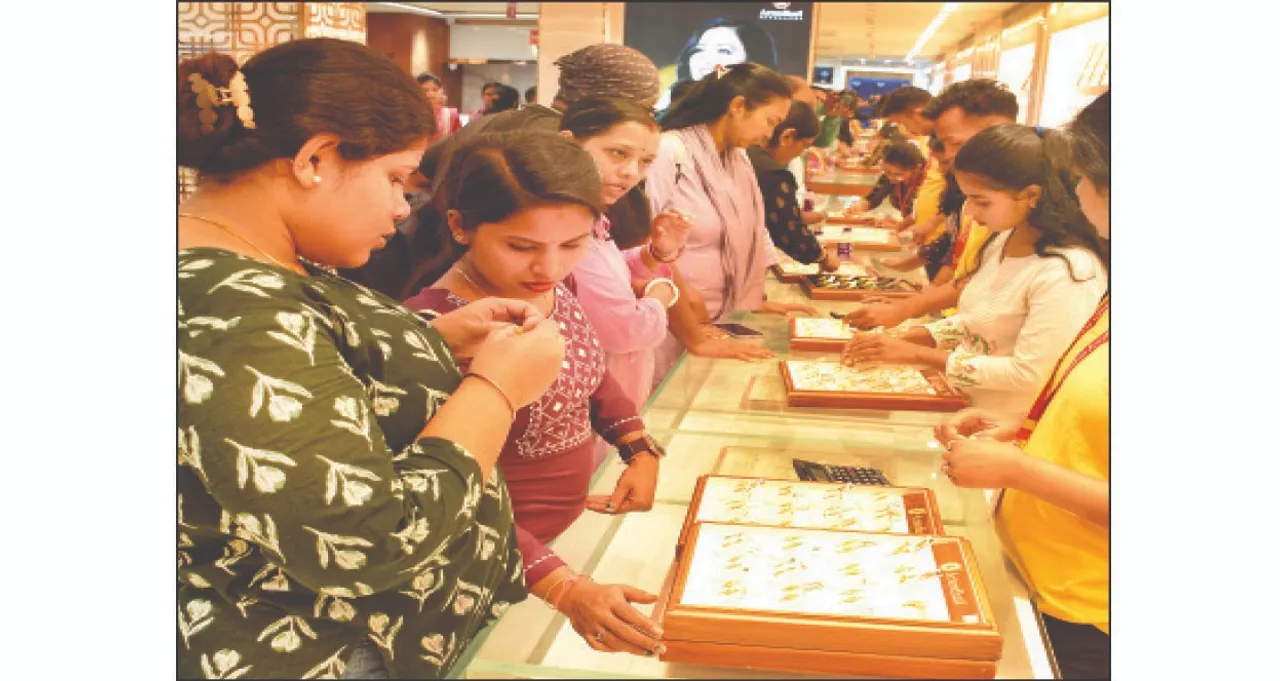  Dhanteras: ଧନତେରସ୍‌ରେ ୨୫୦ କୋଟିର ସୁନା ବେପାର: କଏନ୍‌ ଚାହିଦା ଅଧିକ, ହାଲ୍‌କା ଗହଣା ବେଶି ବିକ୍ରି