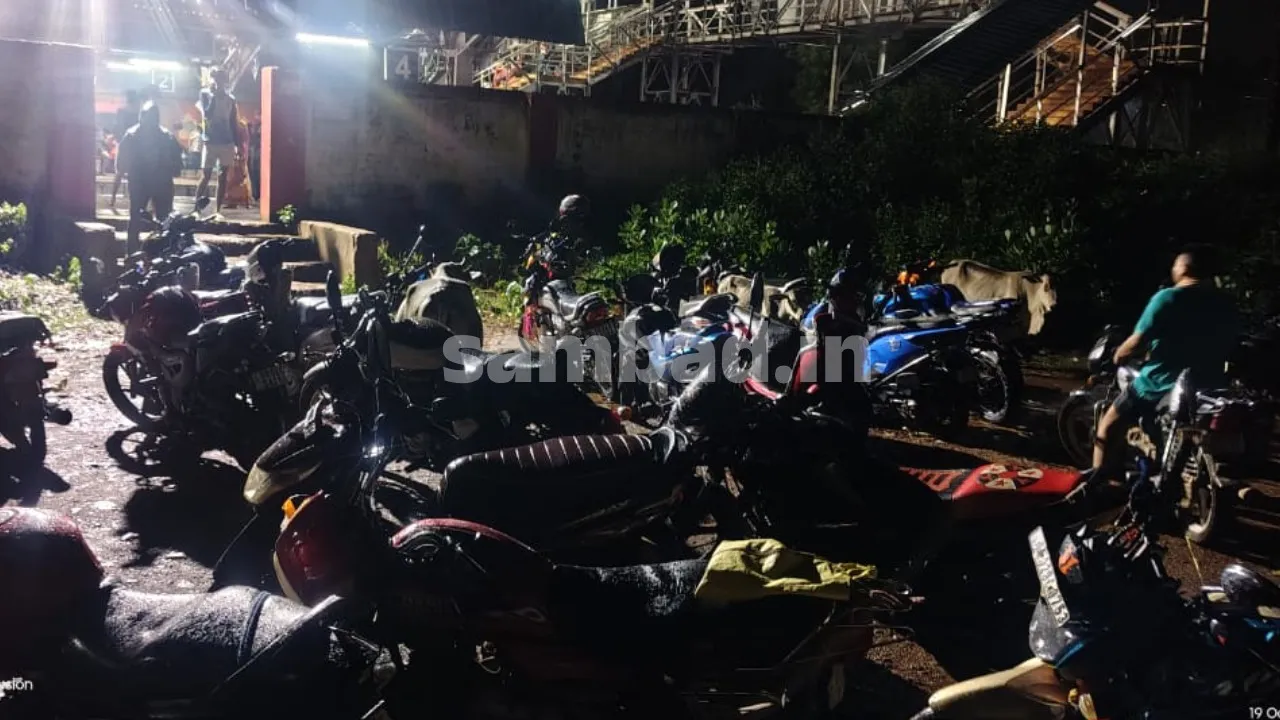  Nirakarapur Railway station bike parking. Photograph: (sambad.in) 