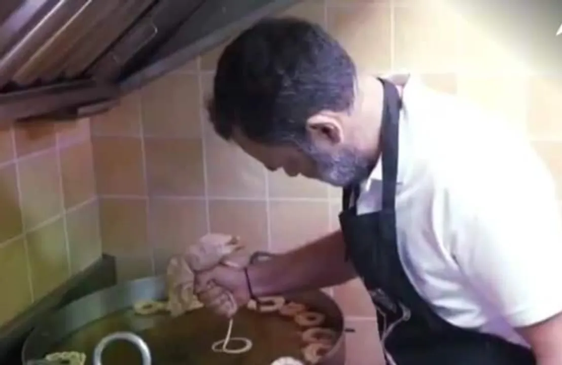  rahul-gandhi-video-of-making-imarti @x 