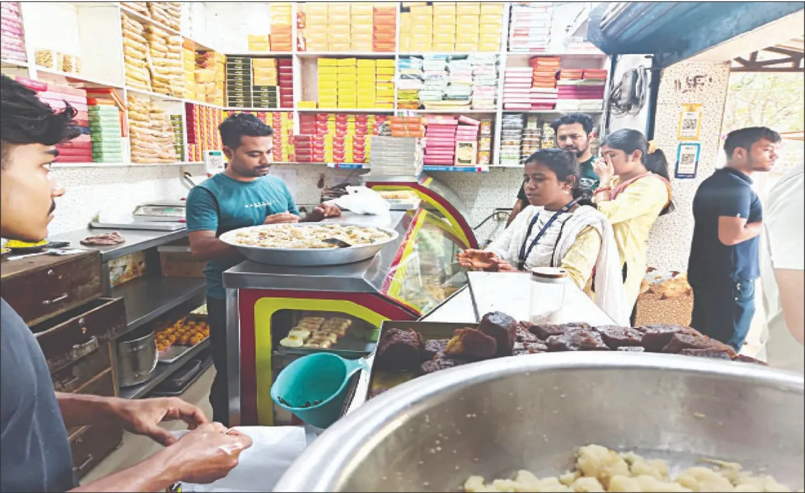  ମିଠା ଦୋକାନରେ ଚଢ଼ଉ: ନୋଟିସ୍‌, ନଷ୍ଟ, ଜରିମାନା