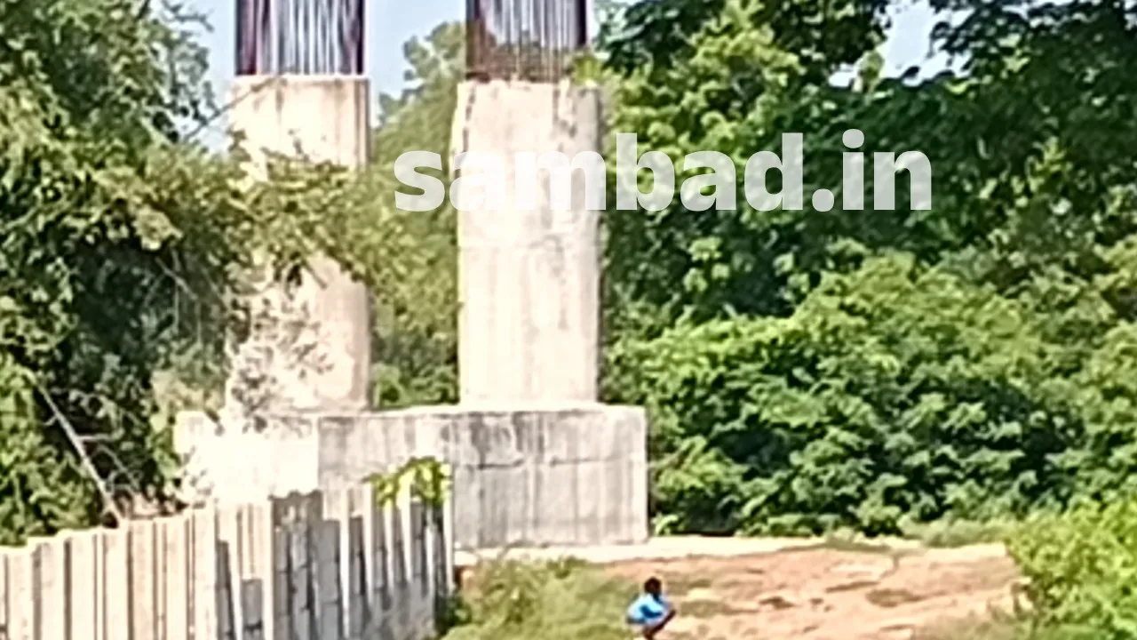  Under construction bridge in Bhadrak. Photograph: (sambad.in) 