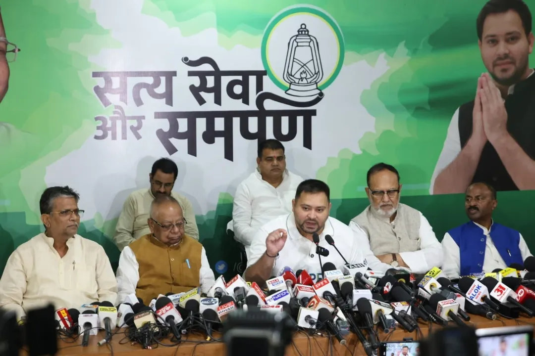  Tejaswi Yadav Photograph: (@yadavtejashwi) 
