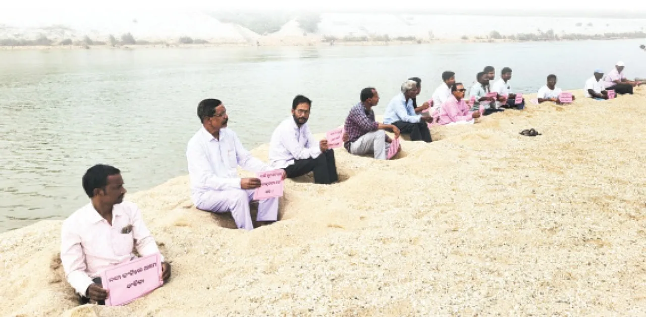  ଆନନ୍ଦପୁରରେ ବାଲି ସତ୍ୟାଗ୍ରହ: ‘ବାଲି ସରିଗଲେ ନଦୀ ମରିଯିବ’