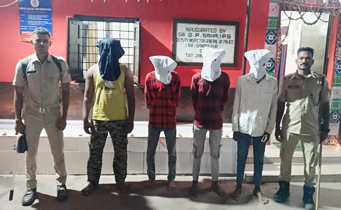  dacoits-brajarajnagar Photograph: (Sambad.in) 