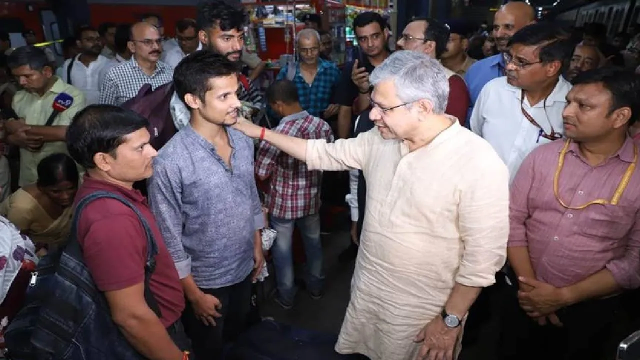  Railway minister Ashwini Vaishnaw Photograph: (sambad.in) 