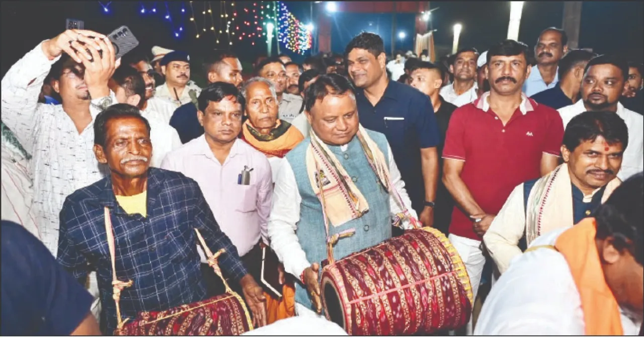  ଗାଁରେ ଦୀପାବଳି ପାଳିଲେ ମୁଖ୍ୟମନ୍ତ୍ରୀ