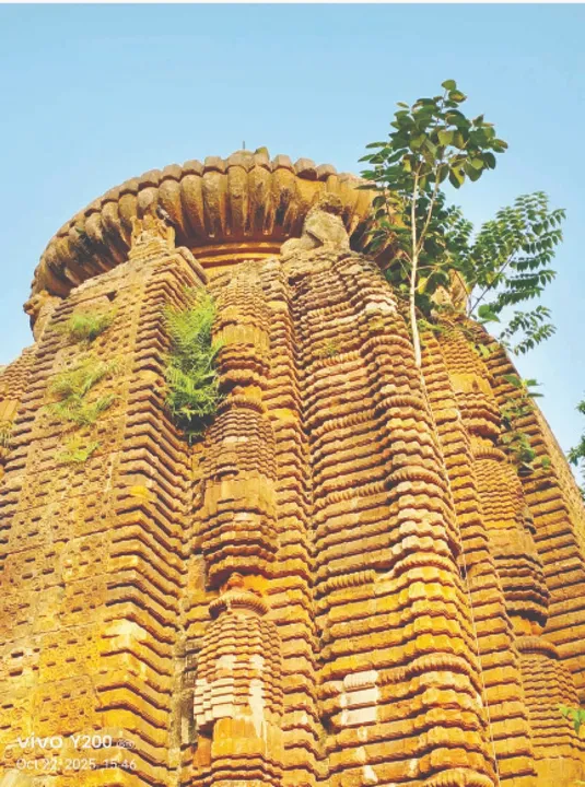  ଦୟନୀୟ ସ୍ଥିତିରେ ସ୍ଥାପତ୍ୟ ସ୍ମାରକୀ ସୁବର୍ଣ୍ଣ ମୁକୁଟେଶ୍ବର ମନ୍ଦିର