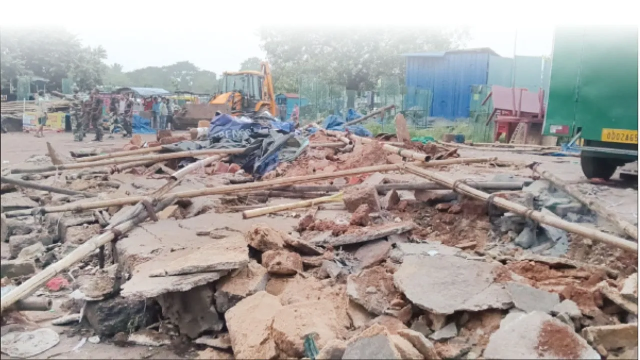  Encroachment in front of the station: ରେଳଷ୍ଟେସନ୍ ସମ୍ମୁଖରୁ ଜବରଦଖଲ ଉଚ୍ଛେଦ: ନୀଳମାଧବ ବସ୍ତିବାସିନ୍ଦାଙ୍କୁ କନ୍ୟାଶ୍ରମ ଟ୍ରାନ୍‌ଜିଟ୍‌ କ୍ୟାମ୍ପ୍‌କୁ ସ୍ଥାନାନ୍ତର