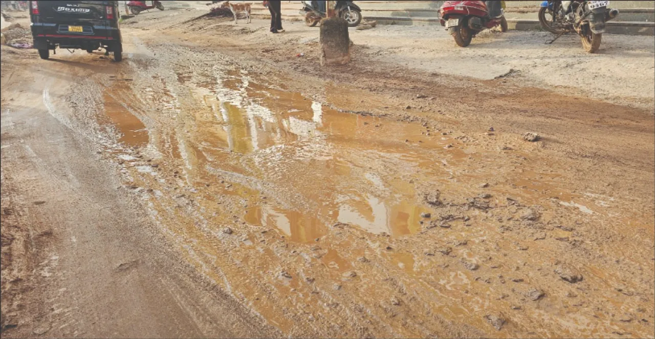 Jagannathnagar Road No. 1: ଜଗନ୍ନାଥନଗର ଏକ ନମ୍ବର ରୋଡ୍‌: ଅଧପନ୍ତରିଆ କାମ କରି ଠିକାସଂସ୍ଥା ଛୁ
