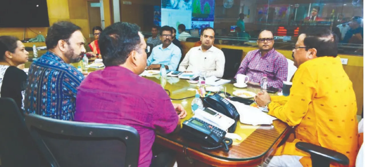  deal with the situation: ମୁକାବିଲା ପାଇଁ ତନାଘନା; ଆଜି ସନ୍ଧ୍ୟା ସୁଦ୍ଧା ଲୋକଙ୍କୁ ସ୍ଥାନାନ୍ତର: ମନ୍ତ୍ରୀ