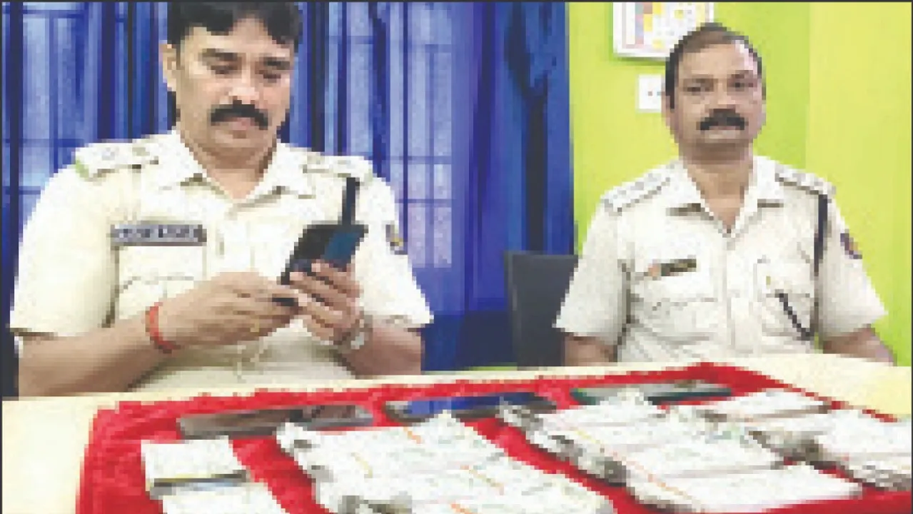  ଖୋଲା ବଜାରରେ ଦୁଇ ଲକ୍ଷ ଟଙ୍କାର ନକଲି ନୋଟ୍‌: ୪ ଲକ୍ଷ ଟଙ୍କାର ଜାଲ୍‌ ନୋଟ ଜବତ, ୩ ଗିରଫ