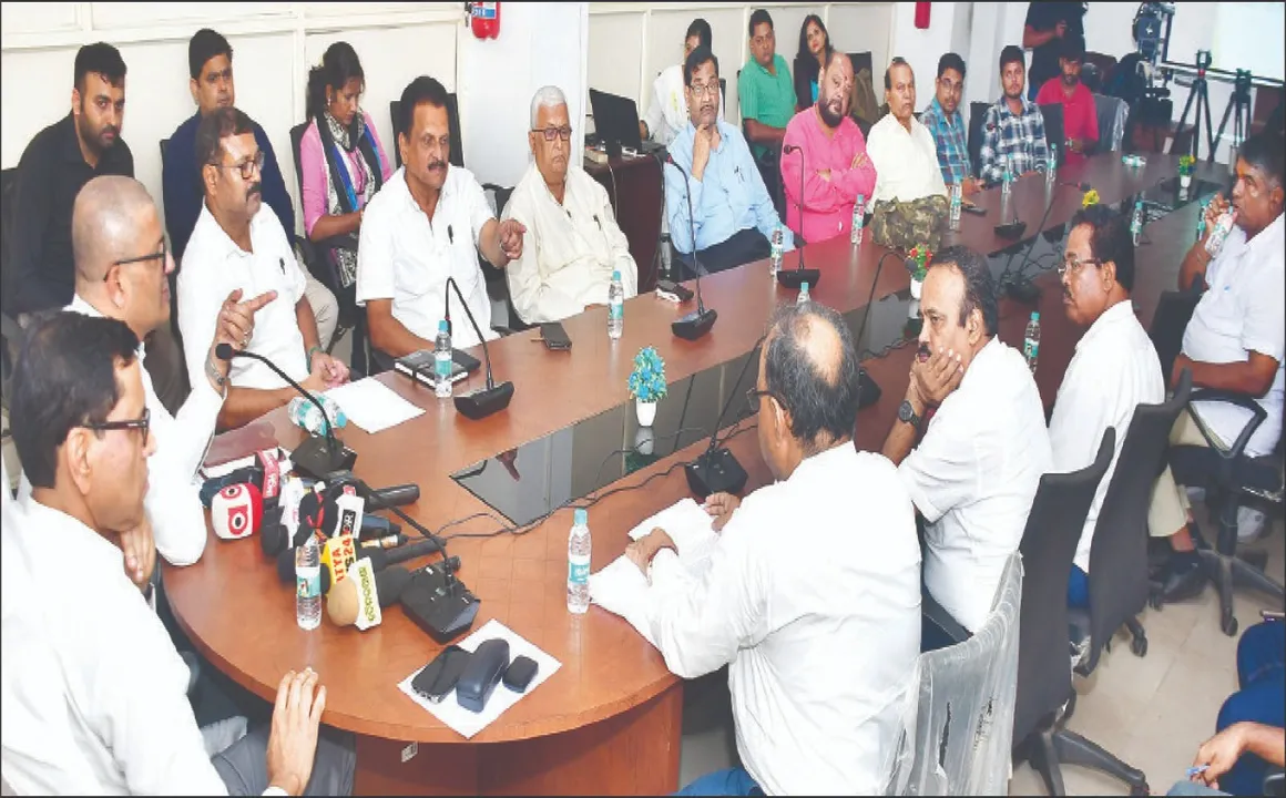  Fire safety: ବସ୍‌ରେ ଅଗ୍ନି ନିରାପତ୍ତା ବାଧ୍ୟତାମୂଳକ: ନଥିଲେ ଗଣିବେ ତଣ୍ଡ, ଜବତ ହେବ ଗାଡ଼ି, ପ୍ରତି ୩ ମାସରେ ଯାଞ୍ଚ