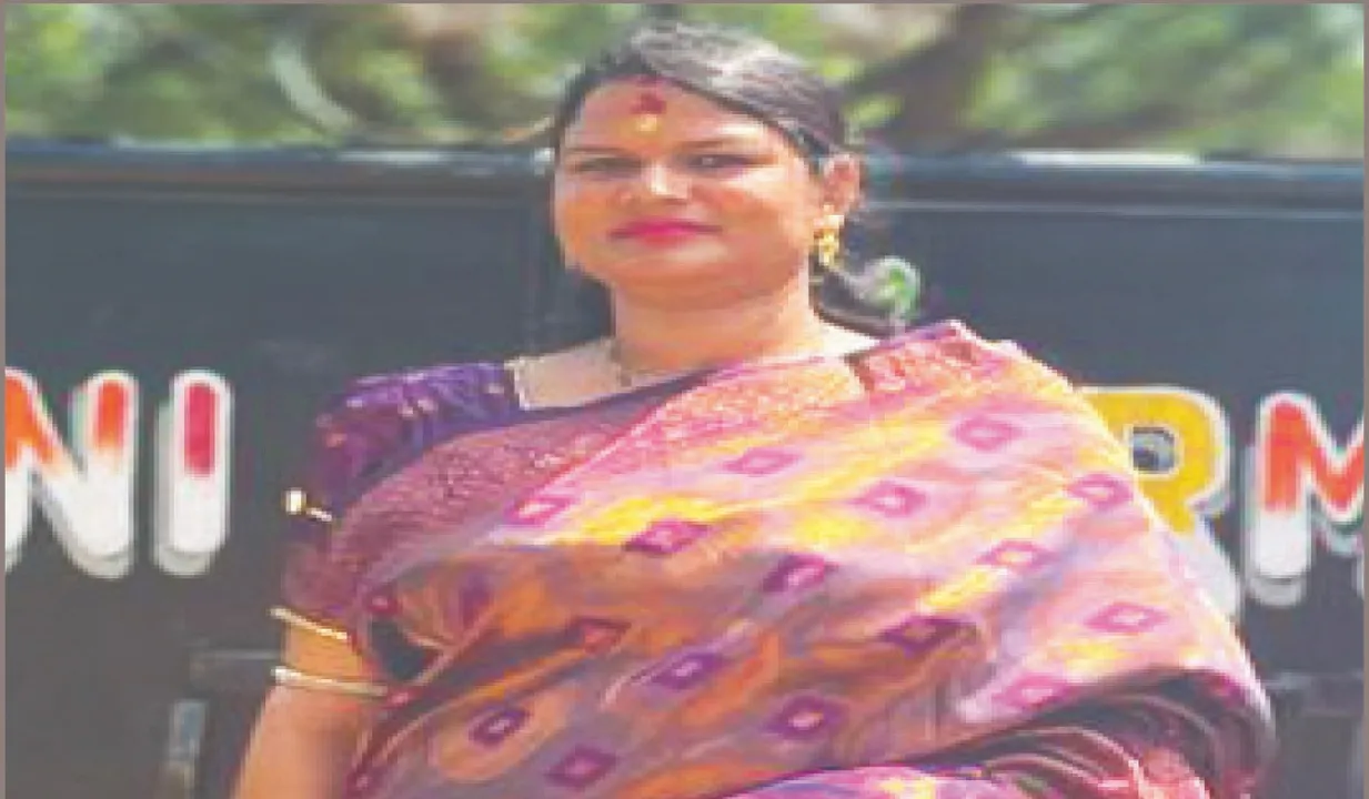  ଅନ୍ୟଙ୍କୁ ଆୟ ବାଟ ଦେଖାଉଛନ୍ତି ସାଗରିକା: କୁକୁଡ଼ା ଚାଷରୁ ବାର୍ଷିକ ୫ ଲକ୍ଷ ରୋଜଗାର