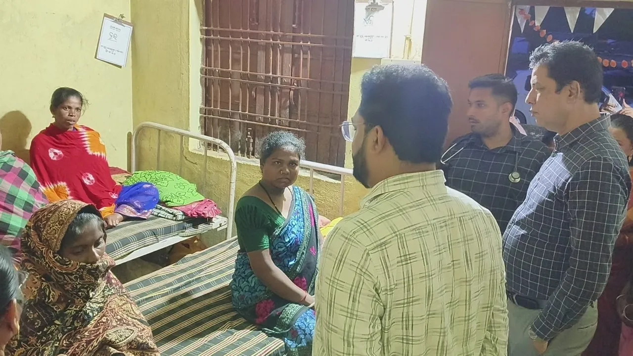  Pregnant women shifted to hospital in Nabarangpur. Photograph: (sambad.in) 
