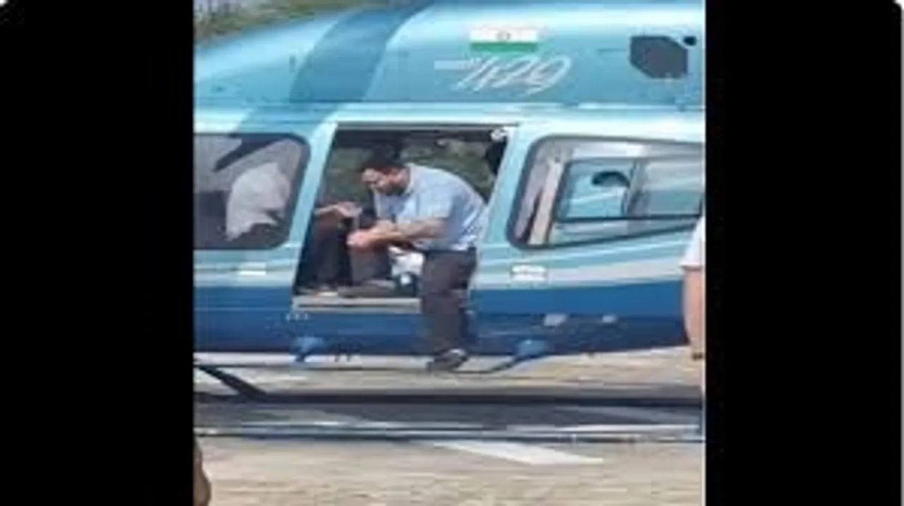  tejashwi yadav threw the water bottle at helipad Photograph: (@abplive.com) 